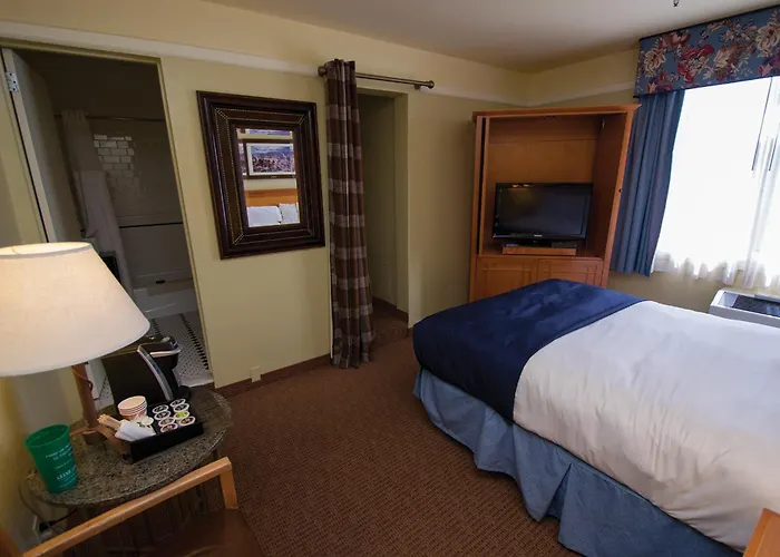 El Tovar - Inside The Park Grand Canyon Village